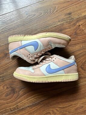 Nike dunks low Pink Blue sz 8.5